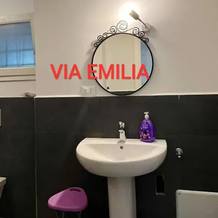 Bologna Hosting Economy - Soggiorni Convenienti A Bologna דירה