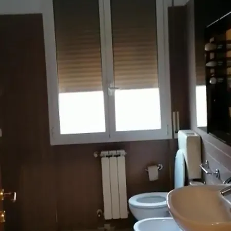 Apartament Bologna Hosting Economy - Soggiorni Convenienti A Bologna