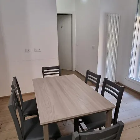 Apartament Bologna Hosting Economy - Soggiorni Convenienti A Bologna Bolonia