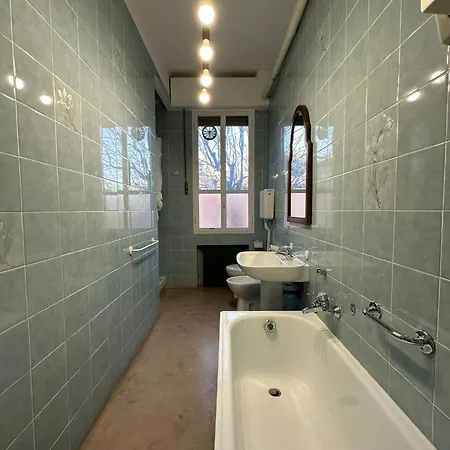 Apartament Bologna Hosting Economy - Soggiorni Convenienti A Bologna