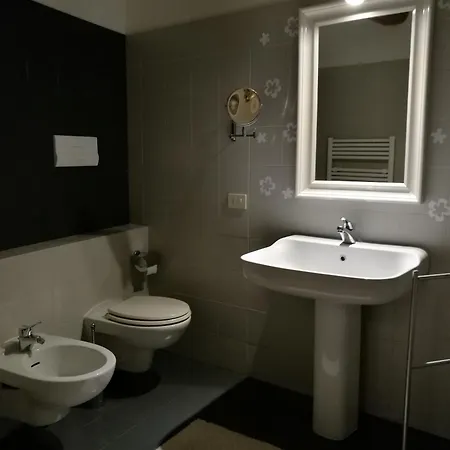 Apartament Bologna Hosting Economy - Soggiorni Convenienti A Bologna *